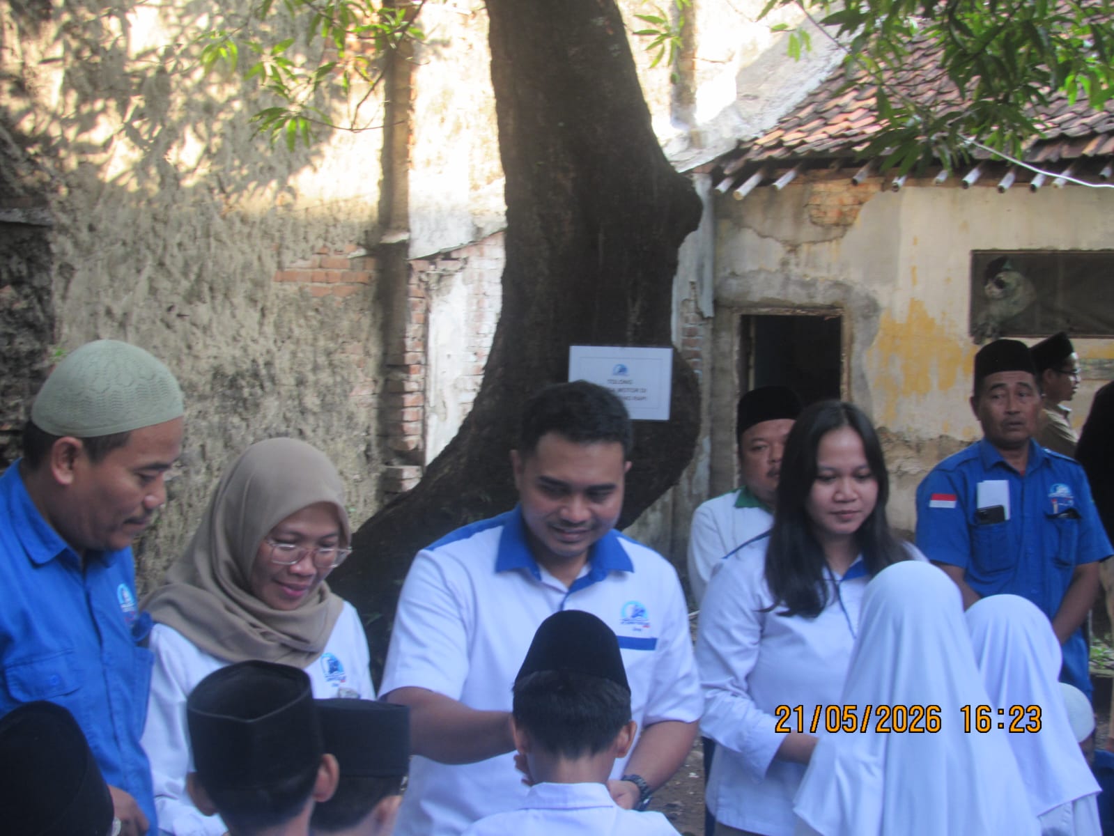PT Pelayaran Surya Timur Line Grup Cabang Merak Bersama PT Pelayaran Alhadi Lampung Berjaya Gelar Santunan Anak Yatim