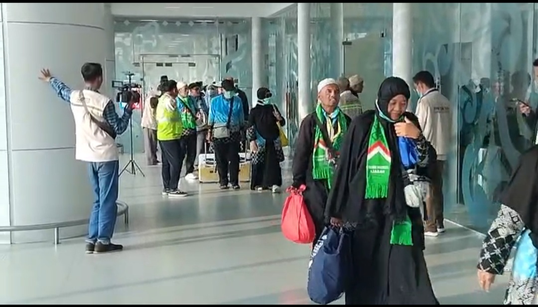 445 Jemaah Haji Kloter 1 Kota Bandung Tiba di Kertajati, Kondisi Sehat dan Utuh