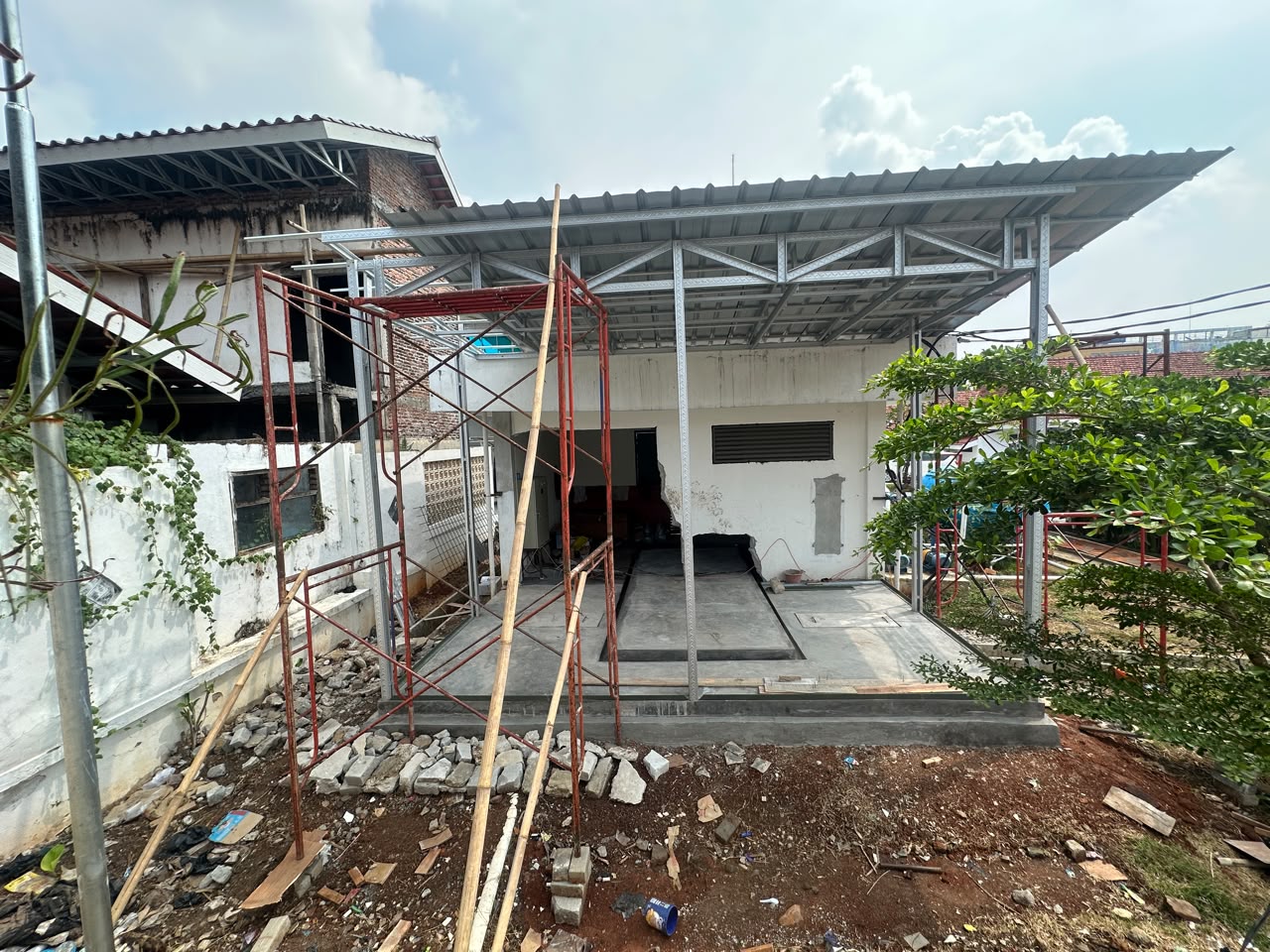 Warga Keluhkan Proses Pembangunan Ruang Genset di Bank Banten
