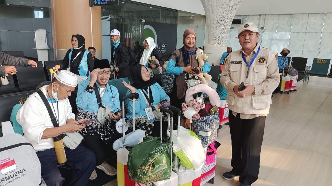 435 Jemaah Haji Kloter 24 KJT Asal Kab. Bandung Tiba di BIJB Kertajati, Pemulangan Langsung ke Daerah