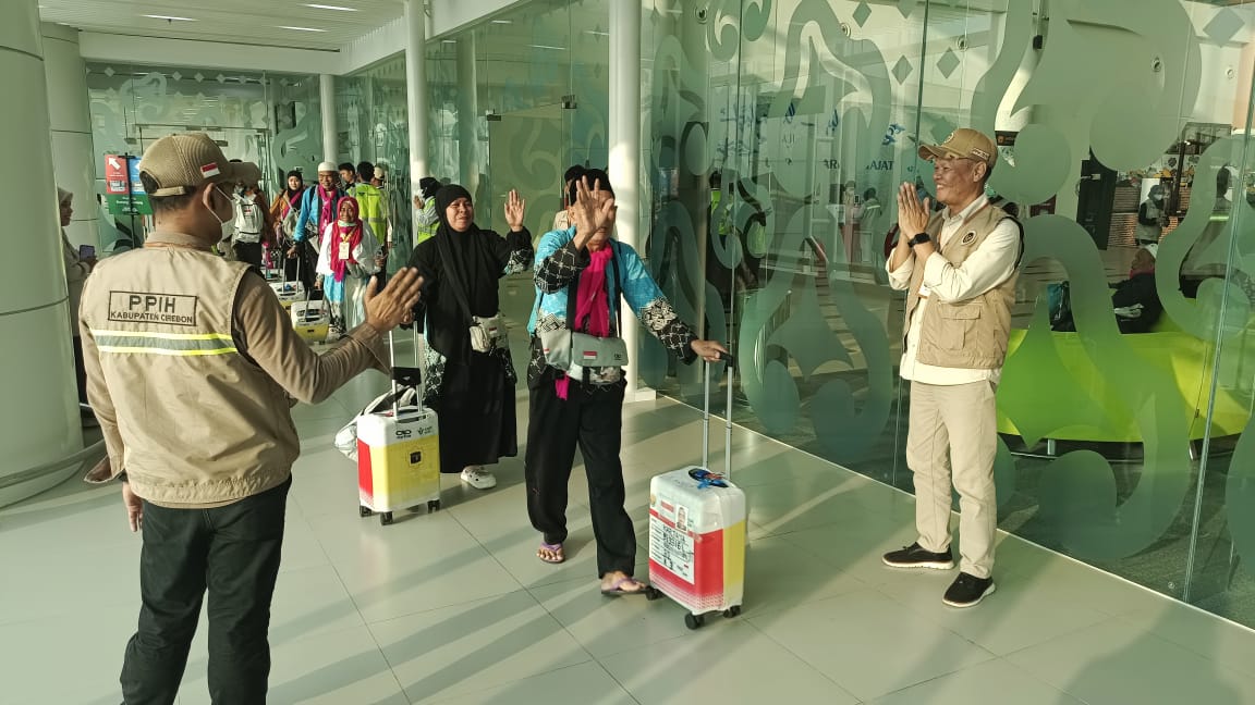 Kloter 32 KJT Asal Kabupaten Cirebon Tiba di Kertajati, Jemaah Nilai Pelayanan Haji Memuaskan