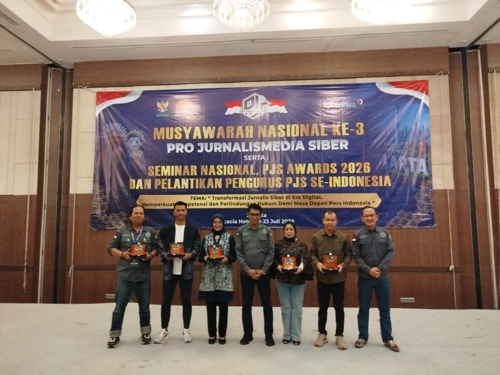 Beri Award untuk PT ASDP Indonesia Ferry Cabang Utama Merak sebagai Mitra Pers, PJS Kukuhkan Pengurus Daerah pada Malam Anugerah Munas III