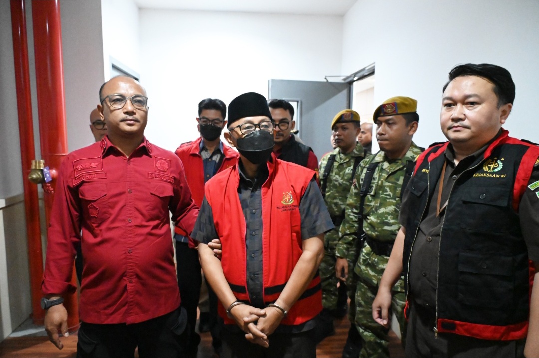 Kejati Jabar Tahan Ketua DPRD dan  Sekretaris DPRD Indramayu, Kasus Tunjangan Fiktif Rp18,7 Miliar